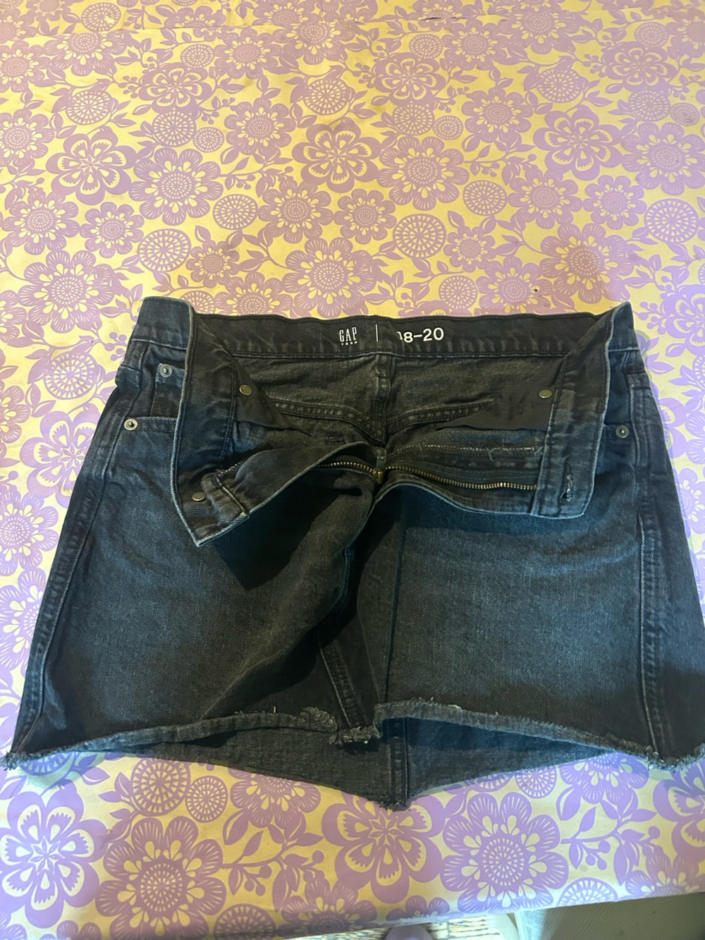 GAP Women's Black Denim Mini skirt.